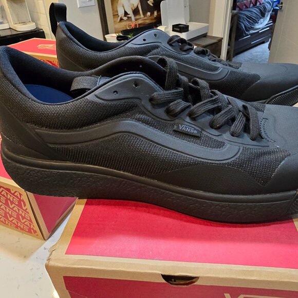 Vans MTE Ultrarange EXO Triple Black Mens Size 10 Skateboarding Hiking SHOES NEW - Picture 1 of 13